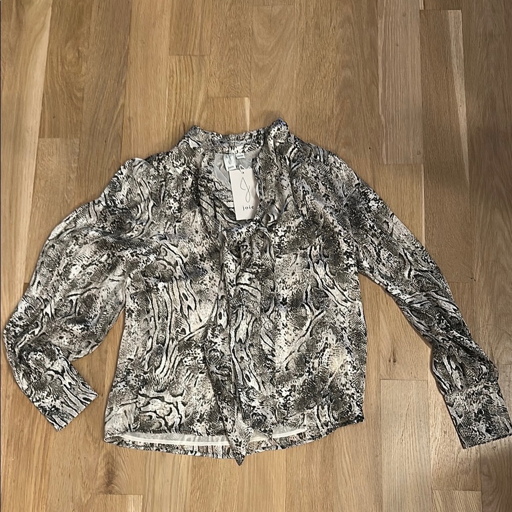 Josie NWT animal patterned Patterned Blouse